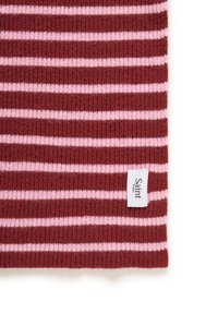 Saint Tropez AFBI - Sál - equestrian red