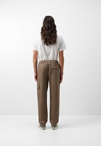 Converse PANT - Cargobroek - mud mask
