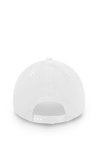 Weißes Baseballcap mit runder Form, aus Stoff gefertigt, mit Snapback-Verschluss und einer genähten Naht rund um die Krone.