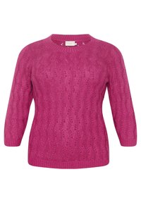 Pull en tricot fuchsia avec un motif texturé en câble et des manches trois-quarts. Présente un encolure ronde et des boutons décoratifs sur l'épaule.