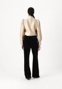 YAS YASHELLA PANT - Trousers - black