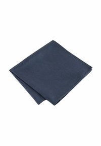 Dunkelblaues Baumwoll-Einstecktuch, gefaltet mit einer glatten Textur. Mit genähten Kanten, keine Muster oder Beschläge sichtbar. Standard quadratische Form.