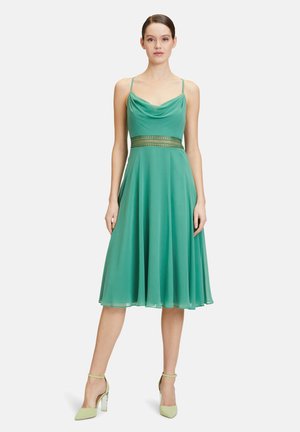 Vera Mont MIT WASSERFALL - Cocktailkleid/festliches Kleid - light green