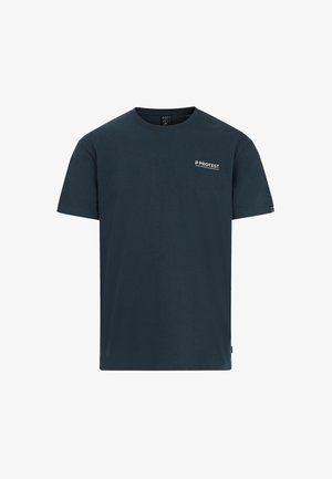 Marineblauwe katoenen t-shirt met korte mouwen, ronde halslijn en een klein "PROTEST" logo op de borst. Gladde textuur, casual ontwerp.