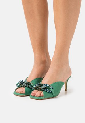 Muiltjes met hak - emerald green