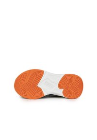 Suela de zapatilla deportiva con un patrón de goma texturizado. Predominantemente naranja con acentos blancos, diseñada para tracción y durabilidad.