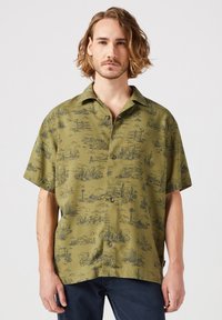 Wrangler RESORT - Camicia - olive scenic
