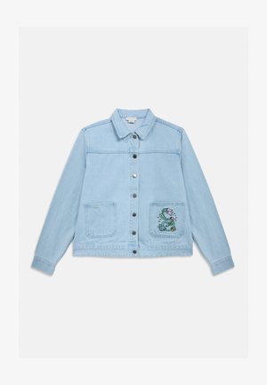 Φωτεινό γαλάζιο τζιν μπουφάν με μακριά μανίκια, κουμπιά μπροστά, δύο μπροστινές τσέπες και ένα κεντημένο λουλουδάτο σχέδιο στην δεξιά τσέπη.