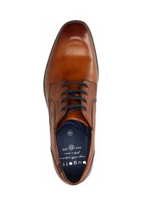Chaussure habillée en cuir marron avec une finition lisse, embout rond, lacets plats et détails cousus le long de la semelle. L'intérieur est doté d'un rembourrage bleu.