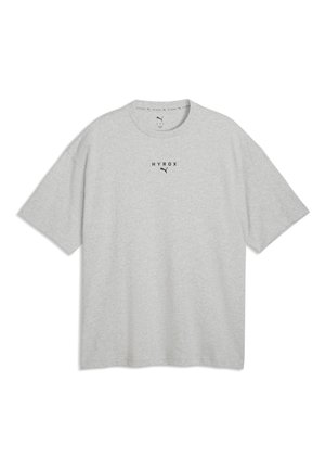 Lysgrå kortærmet T-shirt med ""HYROX"" og Puma-logoet trykt i sort midt på brystet, lagt fladt på en hvid baggrund.