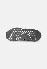 adidas Originals NMD R1 - Tenisky - core black/white/grey five