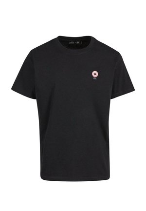 Tricou din bumbac negru, cu guler rotund și mâneci scurte, având un mic design brodat cu gogoașă pe partea stângă a pieptului.