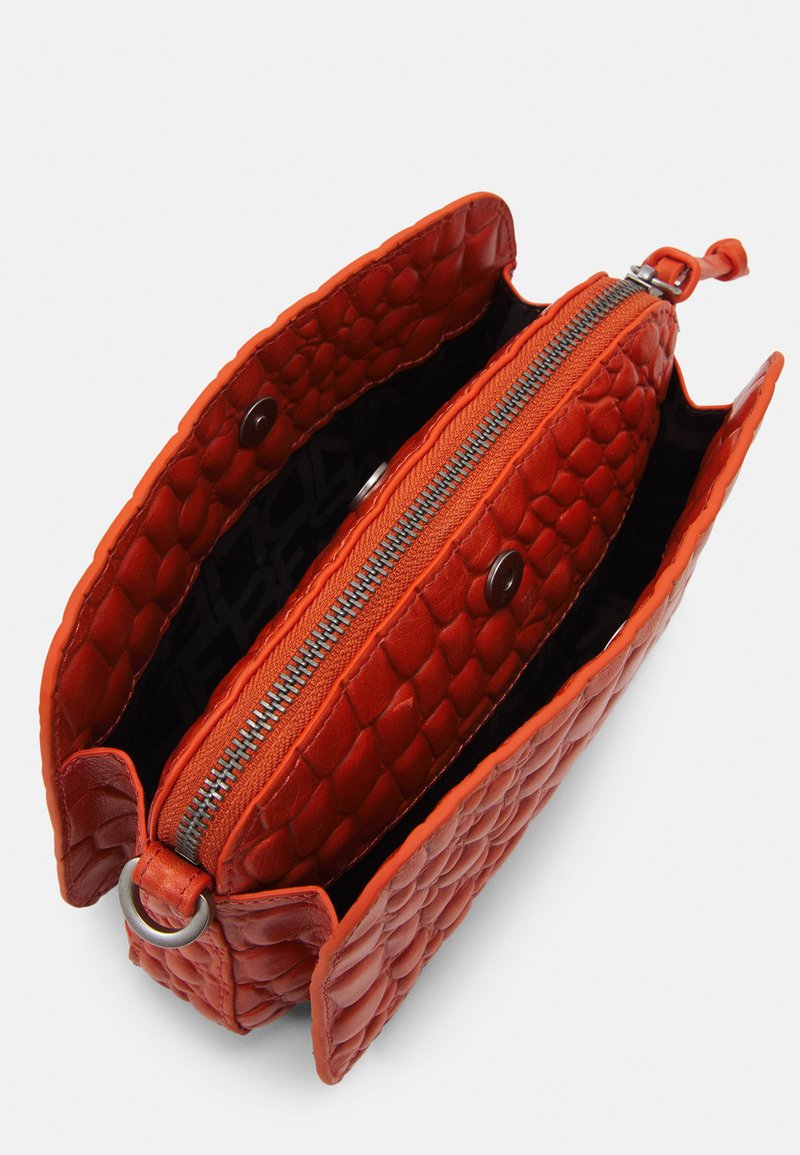 Damen Handtaschen | Liebeskind Berlin LUKA Umhängetasche sunset/orange - BY38786 Damen Handtaschen | Liebeskind Berlin LUKA Umhängetasche sunset/orange - BY38786