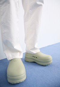 STAN - Papuci înot - halo green