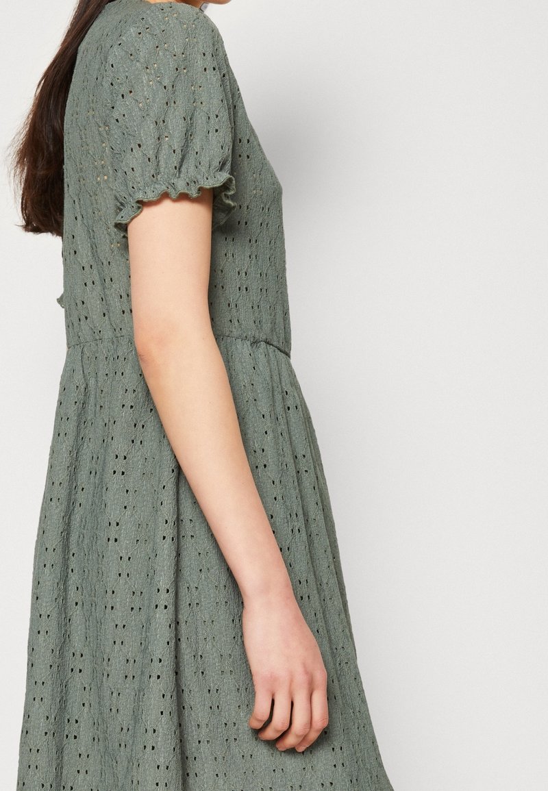 Vero Moda Day dress - green - (Pre-owned) - Zalando.ie