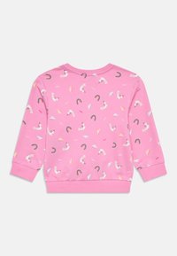 Ροζ μακρυμάνικο φούτερ για παιδιά με σχέδιο καρτούν μονόκερους, ουράνια τόξα, σύννεφα και το κείμενο «YAY!», με ριγέ μανσέτες και τελείωμα.