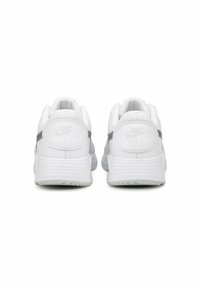 Sneakers Nike bianche con tomaia strutturata, collo imbottito e una striscia laterale grigia. Il tallone mostra un logo con la scritta "AIR".