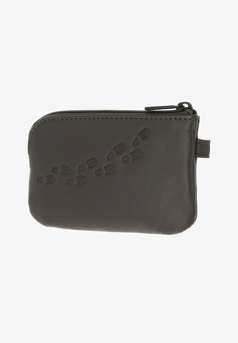 Petite pochette à pièces en cuir marron foncé avec fermeture éclair et motif d'empreinte de pas embossé sur le devant.