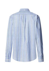 Camicia a maniche lunghe a righe, di colore azzurro chiaro e bianco. Presenta un colletto con bottoni e polsini con un bottone. Il materiale sembra liscio, con una trama tessuta.
