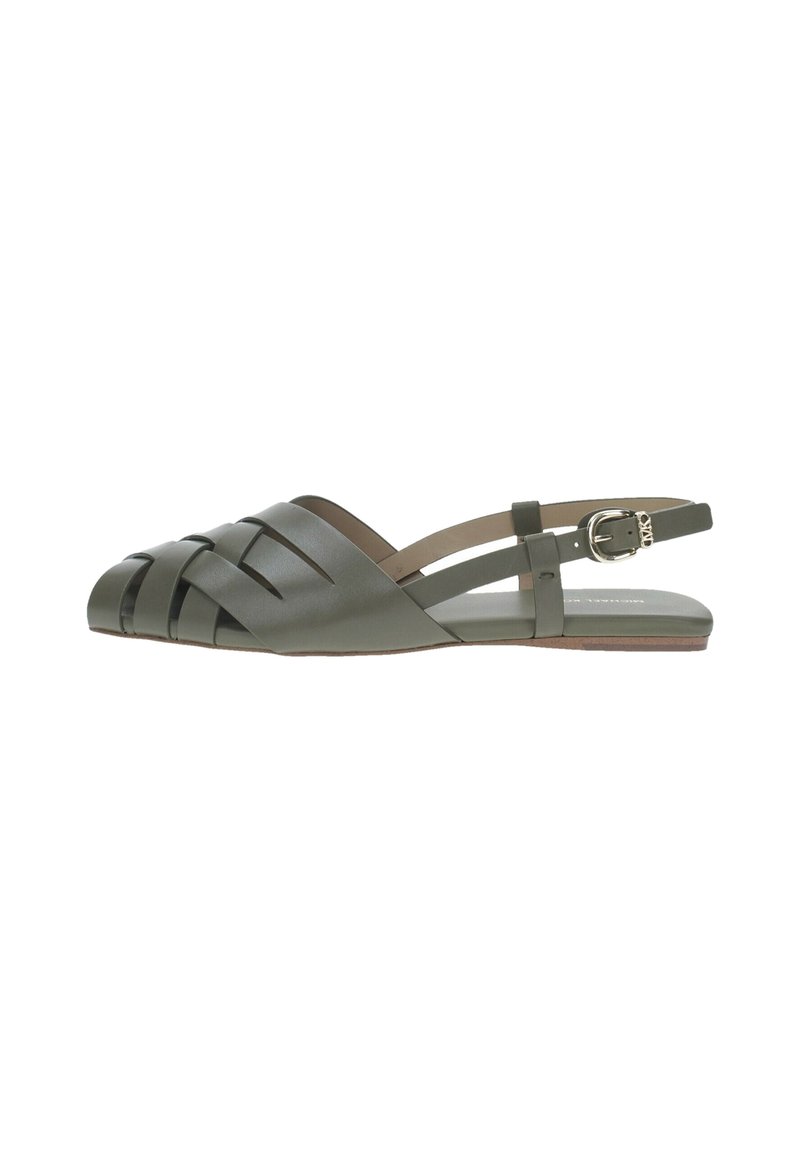 Sandali slingback verdi in pelle con design intrecciato, suola piatta, cinturino alla caviglia regolabile e finitura liscia.