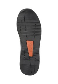 Schwarze Gummisohle mit strukturierten Oberflächen, die tiefe Rillen für besseren Halt aufweist und ein orangefarbenes Logo-Detail in der Mitte hat.