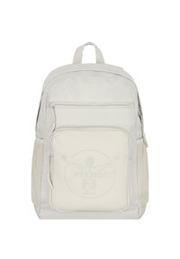 Zaino grigio chiaro con tessuto liscio, tasca anteriore con zip, tasche laterali in rete e dettaglio del logo in rilievo sul pannello frontale.
