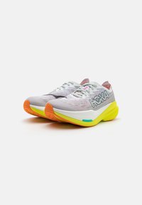 HOKA MACH X 2 - Chaussures de running sur route - frost/citrus