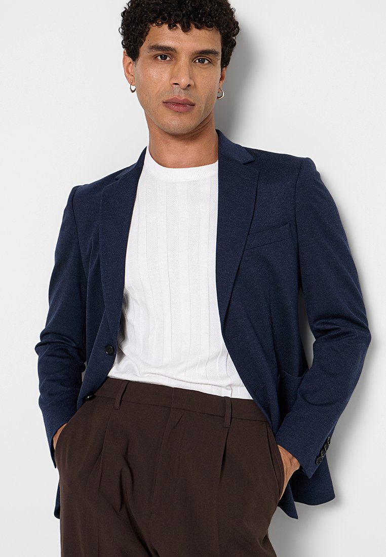 SLIM FIT