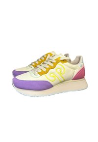 Sneaker multicolori con tomaia in pelle crema, dettagli in suede giallo e malva, punta in tessuto viola e suola leggera.