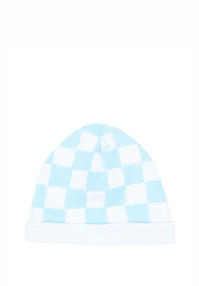 Bonnet pour bébé à carreaux bleu clair et blanc avec un revers blanc plié.