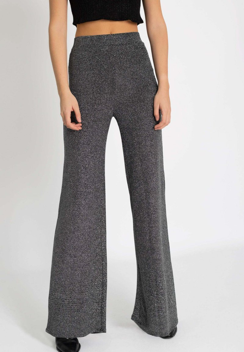 THE-ARE PANTALÓN PLATA - Pantalon classique - plateado