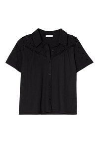 Chemise noire à boutons, à manches courtes, avec un corps texturé et un motif floral en œillets sur les épaules. Le tissu semble léger et respirant.