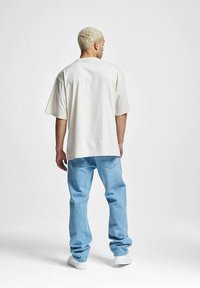 2Y Studios OVERSIZE  - Jednoduché tričko - off white