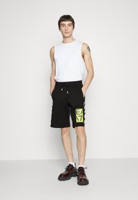 EA7 Emporio Armani BERMUDA - Shorts - Black
