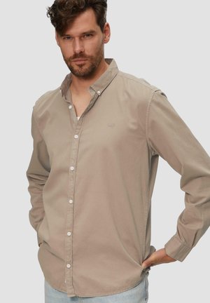 Beige langd ingen knoop-shirt van katoen, met een klassieke kraag, knopen aan de voorkant en een subtiel logo op de linkerborst.
