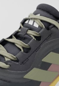 adidas Performance SUPERNOVA 3 GTX - Katujuoksukengät - core black/olive strata/wonder clay