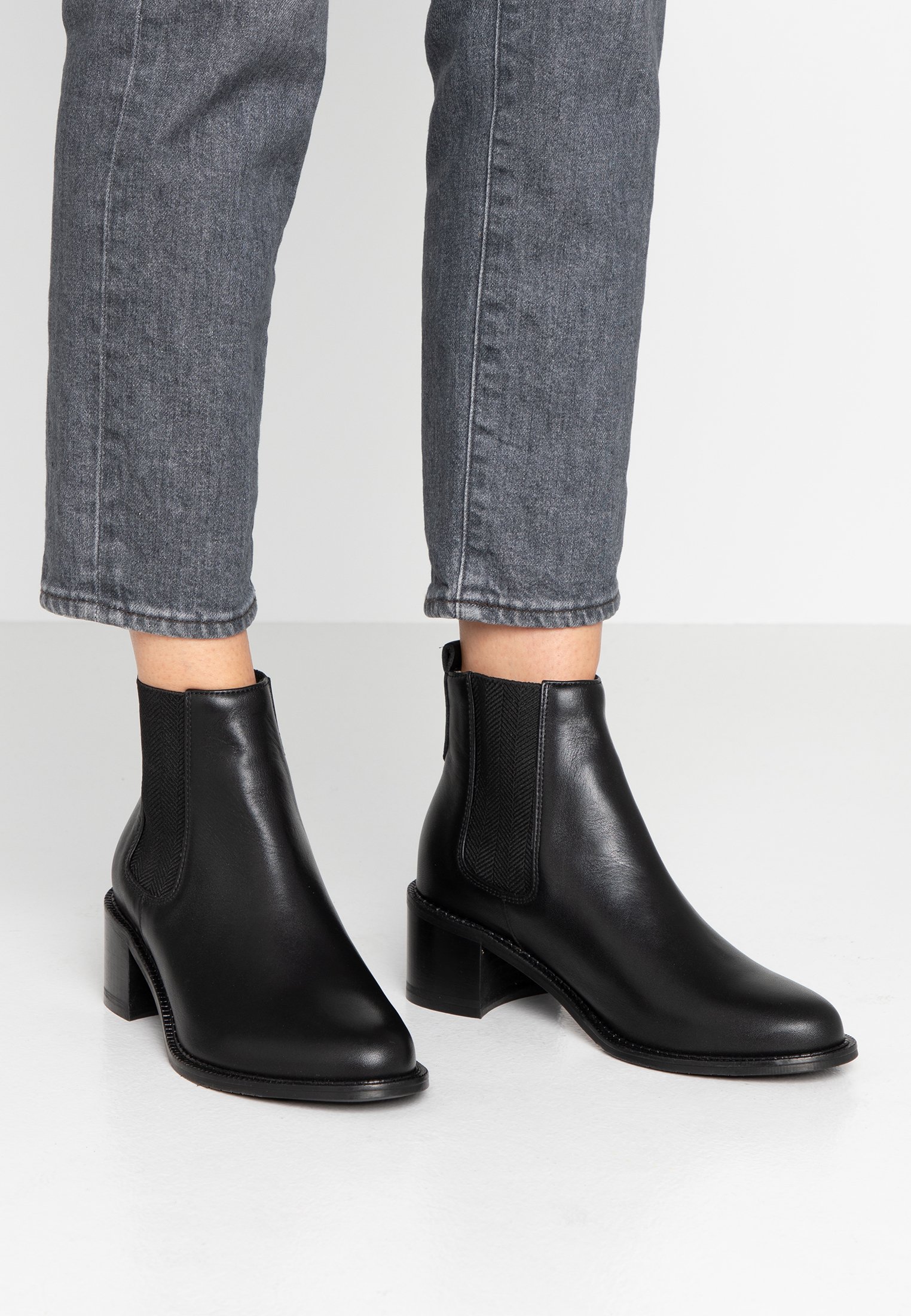 royal republiq chelsea boots