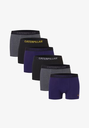 Zes paar heren boxershorts in grijs, zwart en paars met elastische taillebanden, voorzien van "CATERPILLAR" branding in geel en zwart.