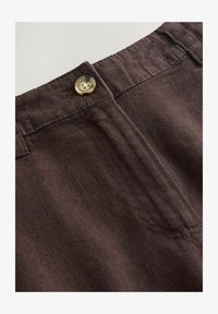 Sélectionné, chocolate brown