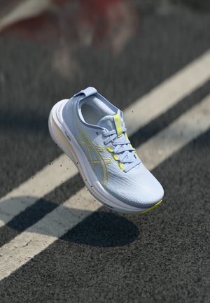 GEL NIMBUS 27 - Zapatillas de trail running - blue fade/pearl pink
