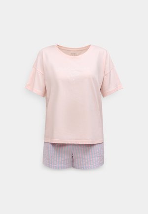 Haut court en coton rose à manches courtes avec le texte "slow morning club", assorti à un short rayé bleu et rose. Coupe décontractée et texture douce.