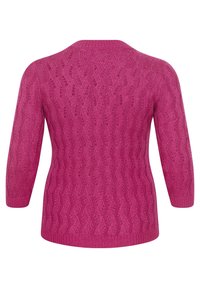 Pull tricoté magenta avec un motif texturé, manches trois-quarts et encolure ronde. Finitions avec poignet et ourlet côtelés.