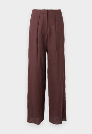 Donkerbruine, hoog getailleerde broek met wijde pijpen, voorvouwen en een gestructureerde taille, gemaakt van lichtgewicht stof.