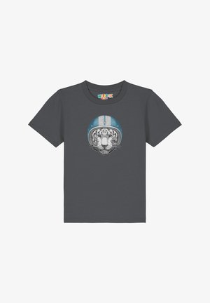 Grijze katoenen t-shirt met een gedetailleerde grafiek van een tijger die een astronautenhelm draagt, met blauwe strepen en een abstracte blauwe achtergrond.