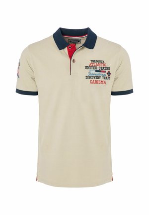 Beežist polo särki mereväe kraega ja mansettidega, punane sisemine plokk ja mitmevärviline tekst "South Atlantic United States Discovery Team."