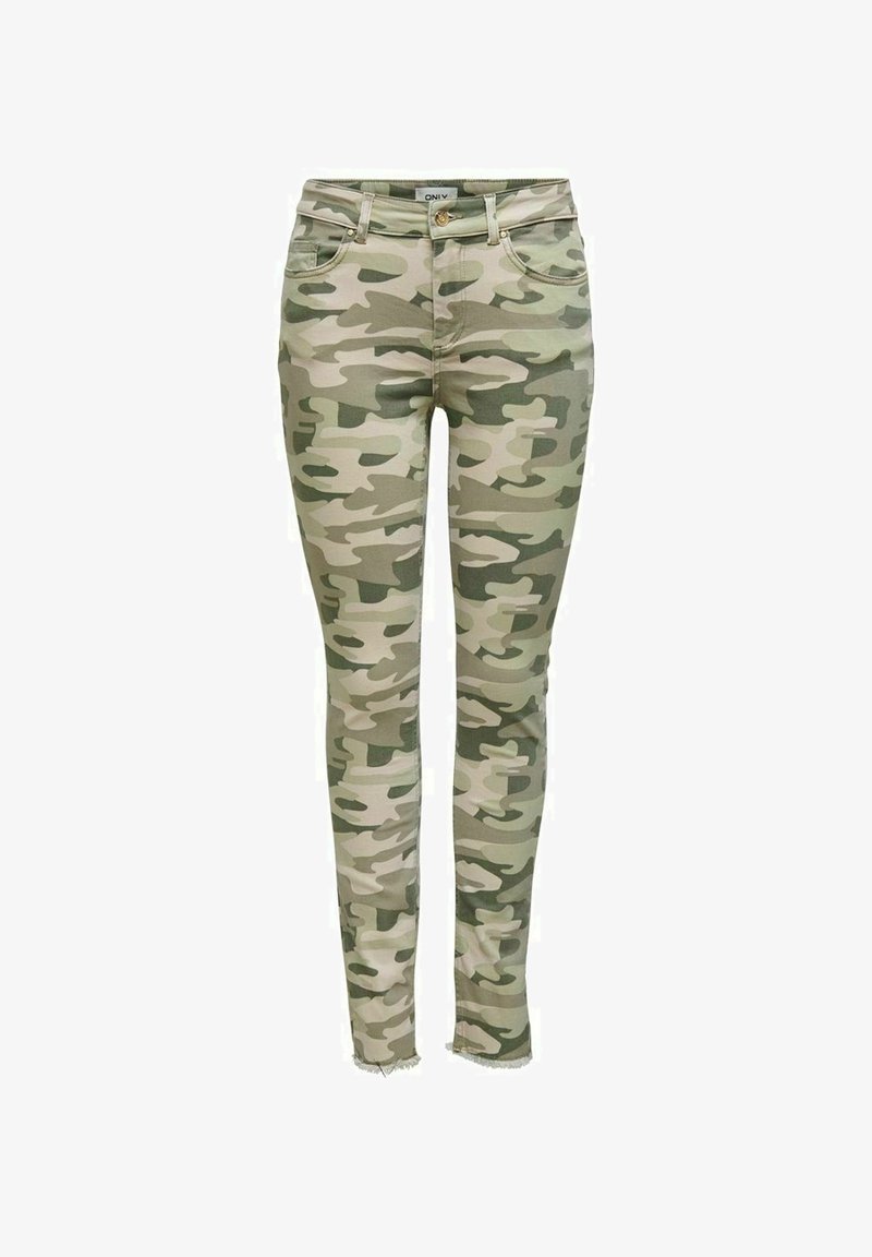 Jeans skinny de camuflaje verde con cinco bolsillos, herrajes en tono dorado y dobladillo deshilachado. Hechos de una tela elástica para un ajuste cómodo.