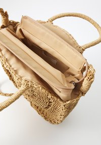 ONLY ONLPENELOPE BEACH ROUND CROSSOBODY - Olkalaukku - toasted coconut