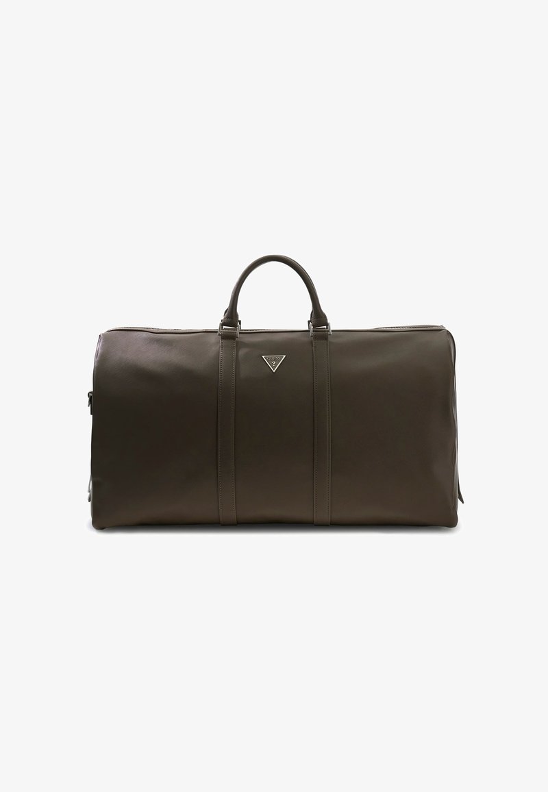 Braune Leder-Duffel-Tasche mit doppelten Obergriffen, vorderem Logo-Plättchen, zwei Seitentaschen mit Reißverschluss und glatter Textur. Rechteckige Form, minimalistisches Design.