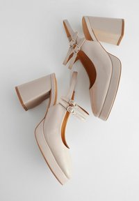 Next FOREVER COMFORT MARY JANE - REGULAR FIT - Korolliset avokkaat - bone cream