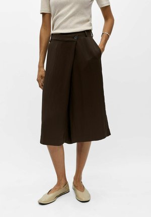 Object BERMUDA SHORTS ASYMMETRIC - Shorts - seal brown